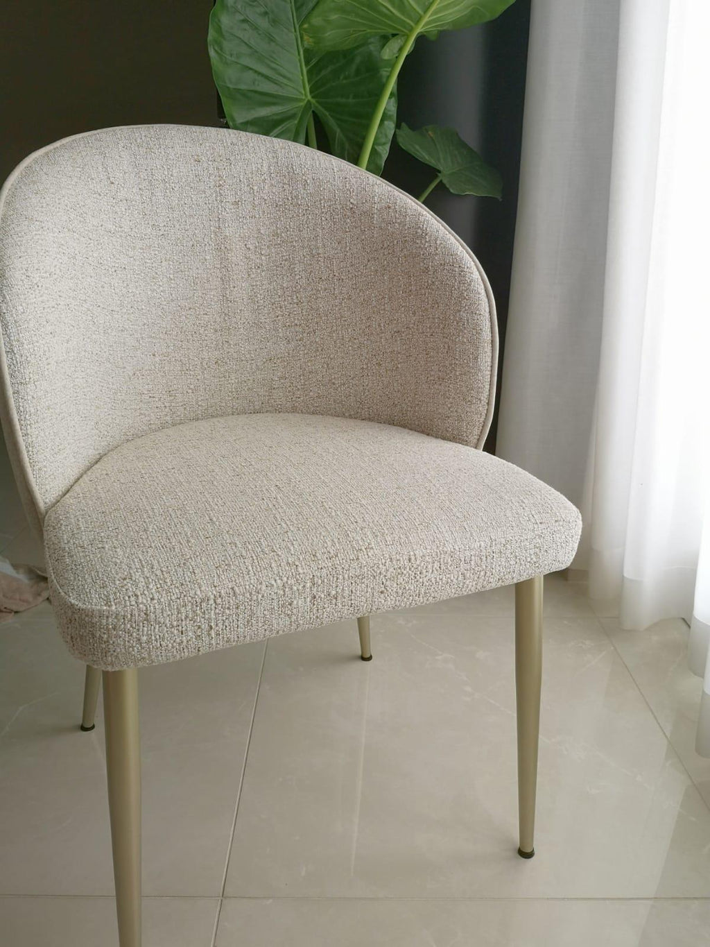 Sedia Linea 45 – Design Essenziale ed Eleganza Quotidiana